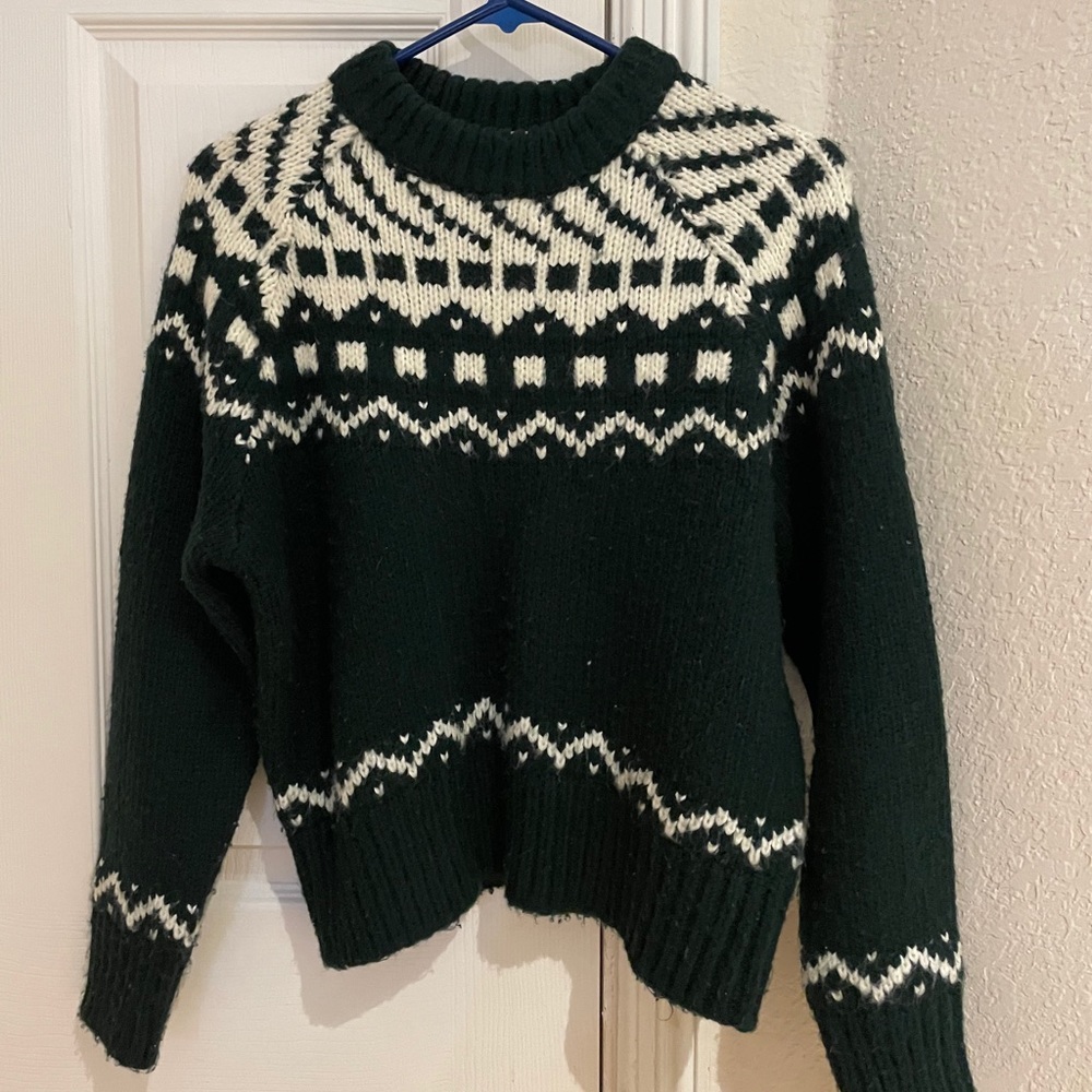 Green White Zien Patterned Knit Top